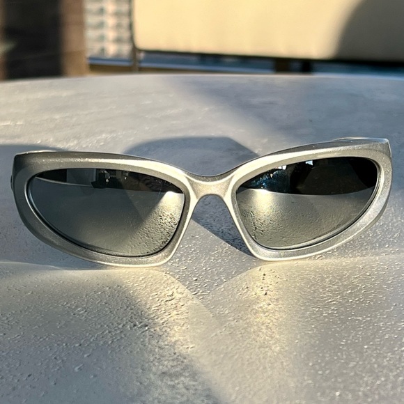 Authentic Balenciaga METAL RECTANGULAR SUNGLASSES IN SILVER New With Tags - Picture 16 of 16
